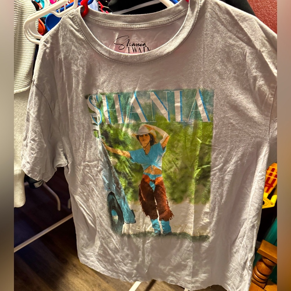 Shania Twain graphic tee size medium. Oversized. Never worn.